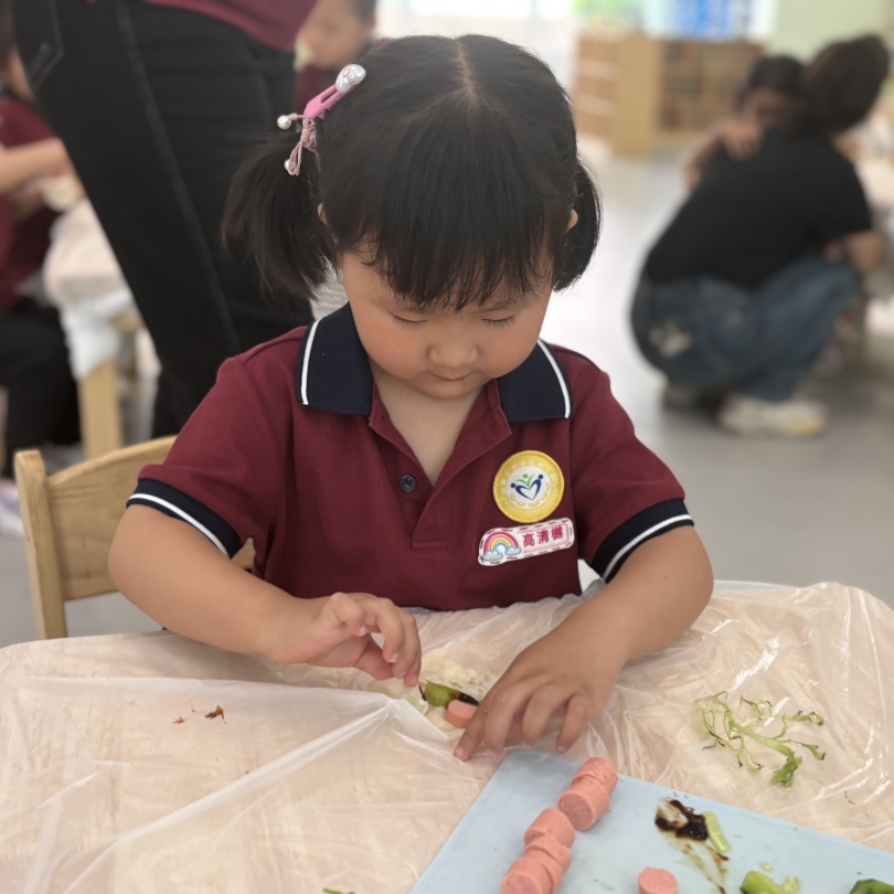 20240520 【生活燕幼·园区动态】“夏意芬芳，幸福满满”——舌尖上的节气之小满_html_m51eb1989.jpg