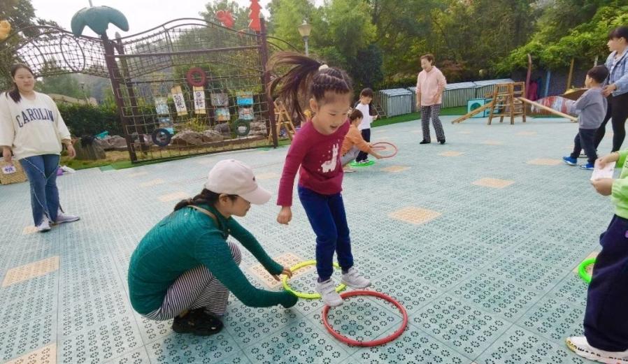 【生活燕幼·年级组动态】下庙分园：“大手牵小手，一起来运动”——中班半日开放暨亲子运动会活动_html_57fe00ef.jpg