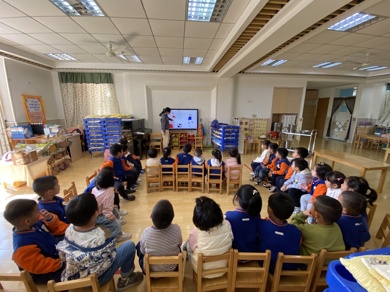 【生活燕幼&middot;教研组动态】下庙分园：“因爱相遇  与爱童行”——融合绘本故事分享活动_html_m3dde1b98.jpg