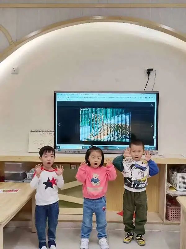 20231028 【生活燕幼·园区动态】燕鸣苑分园：秋日好时光 相约“趣”自然——亲子秋游活动_html_m7588bd50.jpg