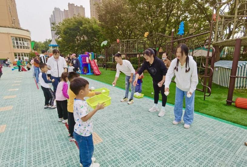 【生活燕幼·年级组动态】下庙分园：“大手牵小手，一起来运动”——中班半日开放暨亲子运动会活动_html_m63072729.jpg