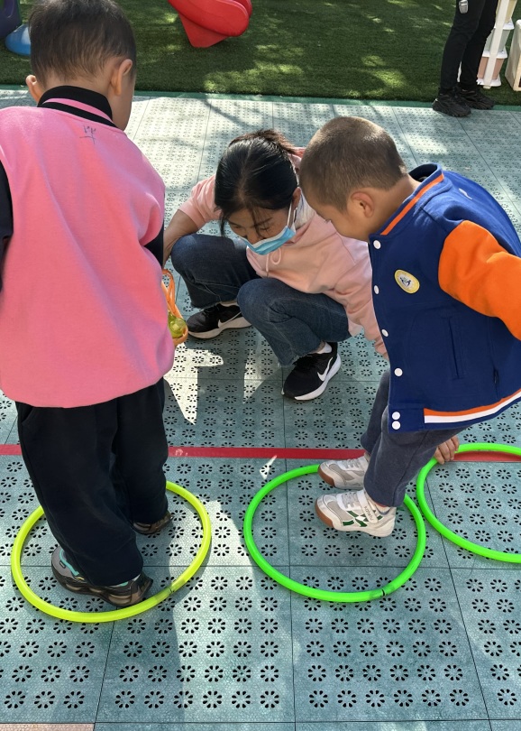 【生活燕幼·园区动态】下庙分园：“大手拉小手，运动迎园庆”——大带小运动会_html_481200f9.jpg