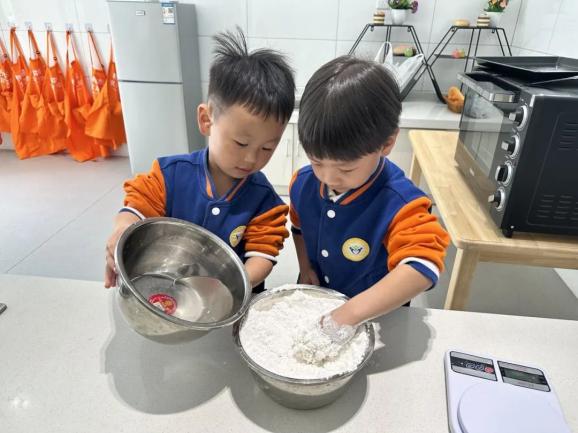 20231023【生活燕幼·园区动态】燕鸣苑分园：“爱满重阳 孝润童心”——重阳节活动_html_m532b593b.jpg