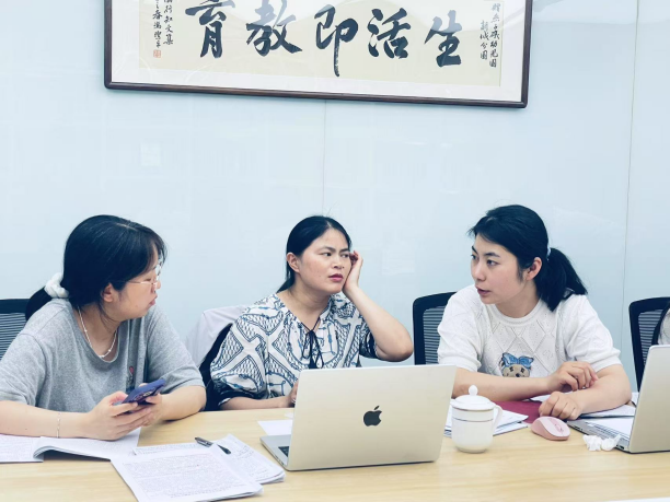 20250613【生活燕幼】“源于问题，善于思考”——燕幼集团南师大结对教研专题课题研究_html_m3fe624fa.png