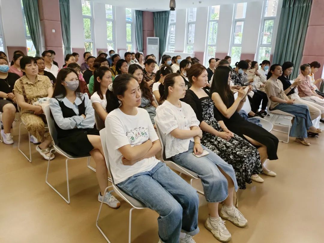 20250521【生活燕幼&middot;园区动态】燕鸣苑分园：“解码童心密码：从行为微表情到有效沟通”——风行栖霞讲师团进校园活动_html_m3f2d8274.jpg