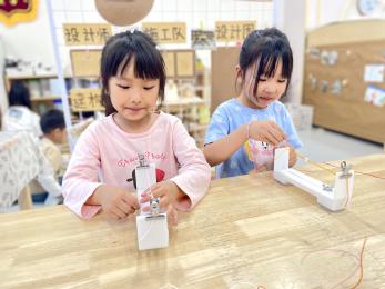 20250509【生活燕幼·园区动态】燕鸣苑分园：“‘劳’有所为 马上行‘动’”——劳动节活动_html_m17875c1f.jpg