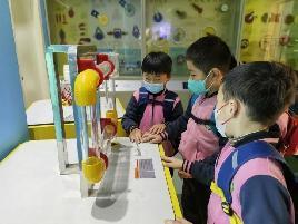 【生活燕幼·年级组动态】燕幼中心园“小学初体验，衔接零距离”——大班社区活动参观小学_html_2ba27f63.jpg