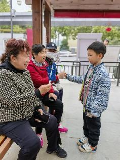 【生活燕幼】燕幼中心园“与星同行，用爱唤醒”——关爱自闭症儿童社区宣传活动_html_cb61601.jpg