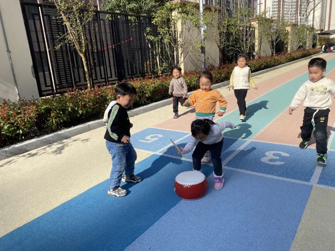 20230328【生活燕幼·园区动态】燕鸣苑分园：趣探惊蛰 万物新生——记小二班惊蛰节气活动_html_7a15a187.jpg