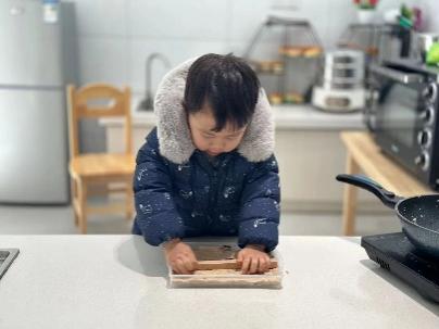 20231207  【生活燕幼·园区动态】温暖相伴，成长同行——十二月“小桃子”生日会_html_4f9ea4d9.jpg