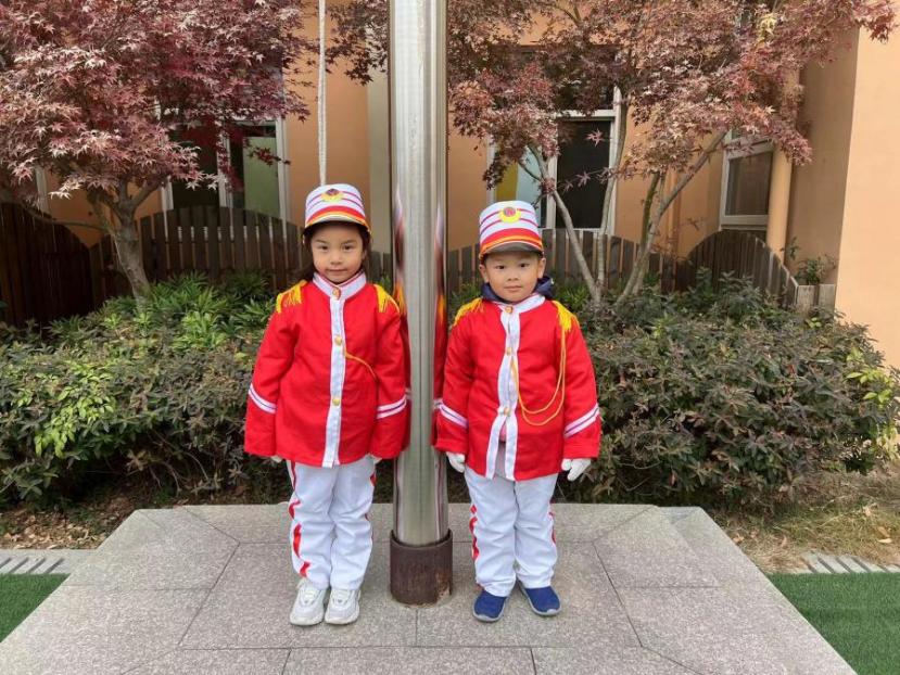 20231204【生活燕幼&middot;园区动态】下庙分园：“小仪式，大情怀”——大三班升旗仪式_html_mffe1253.jpg