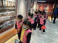 2023.3.14【生活燕幼·年级组动态】燕幼中心园：“走进派出所、警幼零距离”---中班年级组社区活动_html_5555b211.jpg
