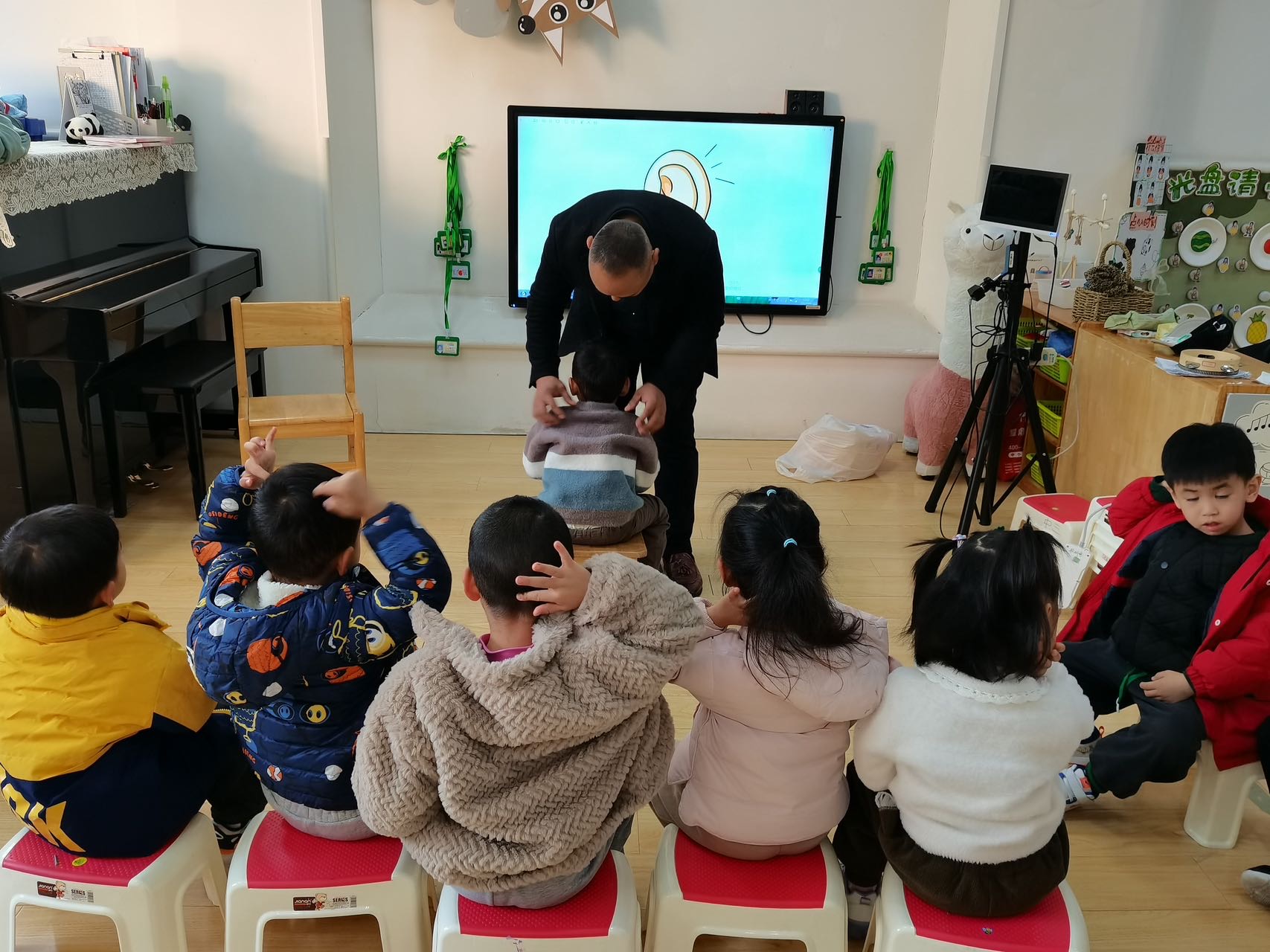 【生活燕幼·年级组动态】下庙分园：“家园携手，共筑成长”——小班组家长资源团活动_html_78bc36ba.jpg