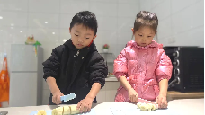 20231115【生活燕幼&middot;园区动态】小小时光，岁岁成长——十一月“小桃子”生日会_html_m108fa32c.png