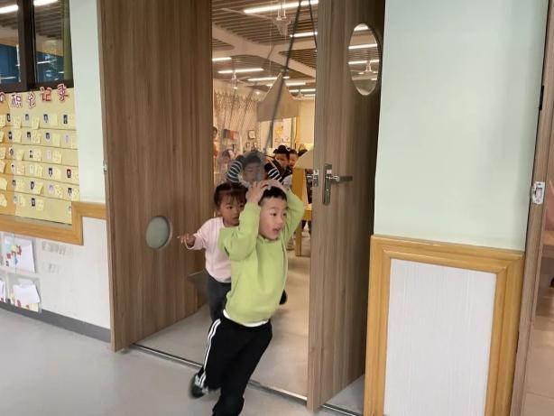 20230512【生活燕幼·安全第一】燕鸣苑分园：防震减灾 安全“童”行—--地震避震演练活动_html_m310a470b.jpg