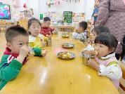20230512【生活燕幼·园区动态】燕幼中心园：“半日花开 共赴成长”—家长半日开放观摩活动_html_m31dadd01.jpg