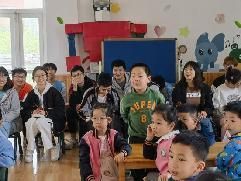 【生活燕幼·年级组动态】燕幼中心园“寄情香囊，感恩母亲”——大班年级组社区活动_html_7bd40e0a.jpg