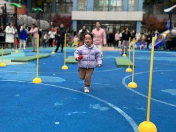 20241217 【生活燕幼·园区动态】燕鸣苑分园：“运动悦童心，亲子伴成长”——亲子运动会_html_3205d61d.jpg