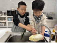 @20241220   【生活燕幼·园区动态】燕鸣苑分园：“温暖过冬至，快乐包饺子”——舌尖上的节气之冬至(2)_html_m21304950.png