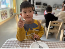 @20241220   【生活燕幼·园区动态】燕鸣苑分园：“温暖过冬至，快乐包饺子”——舌尖上的节气之冬至(2)_html_780230f3.png