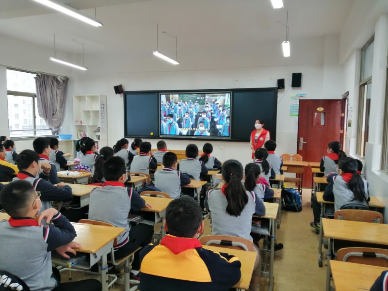 2020中电颐和家园小学《开学第一课》报道_html_608faa41.jpg