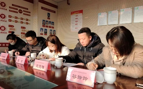 家长会新闻稿(1)_html_m1f75725d.jpg