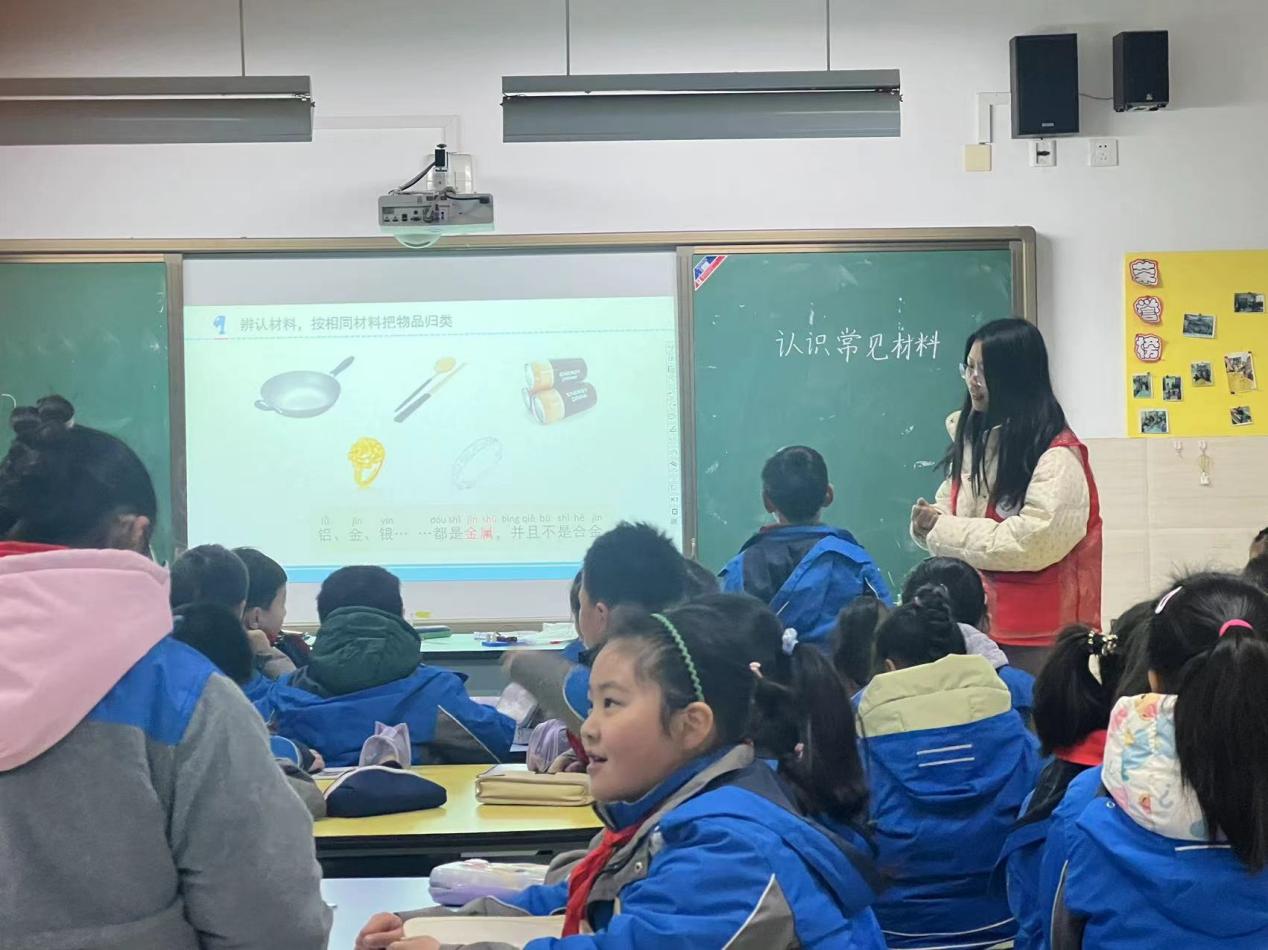行政推门听课报道(1)_html_m2ad16e88.jpg
