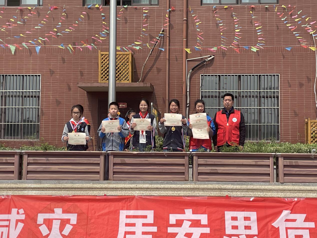 2024.5.6-黄心悦-四1防震减灾升旗仪式_html_m5d486bd3.jpg