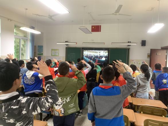 【大爱青秀】百年奋进，青春有我——青秀城小学组织观看“庆祝中国共产主义青年团成立100周年大会”_html_16477bfb.jpg