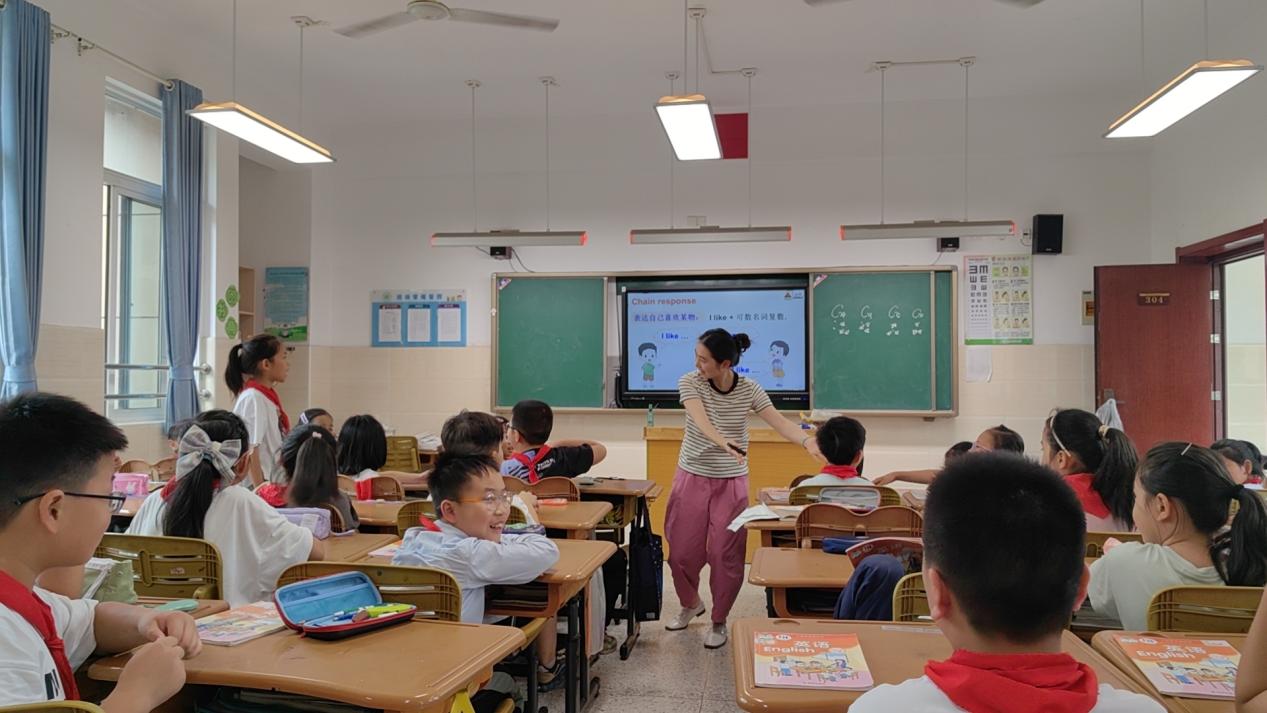 行政听课报道(1)_html_4aa9b843.jpg