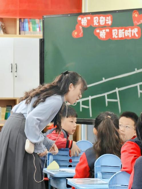 【大爱青秀·记忆德育】名师工作室跨越桥梁见时代，深耕德育显匠心_html_4eee58de.jpg