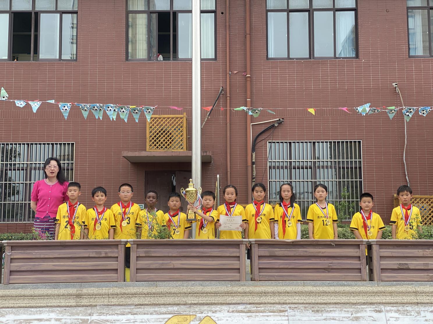【大爱青秀】拼搏不止，逐梦未来！—南京市青秀城小学第五届“校长杯”足球班级联赛闭幕式暨颁奖仪式圆满举行(1)_html_7b499d20.jpg