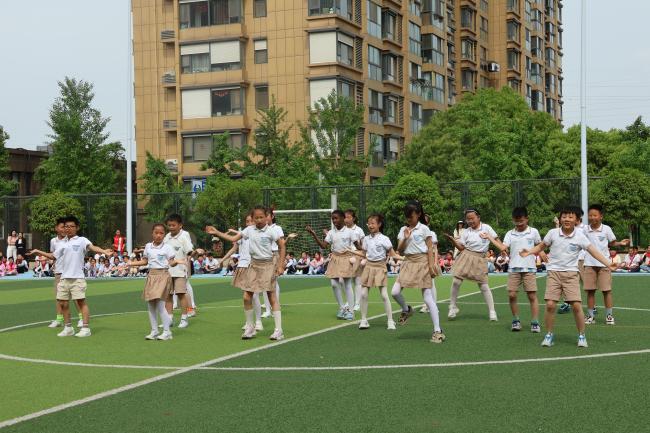 【大爱青秀】拼搏不止，逐梦未来！—南京市青秀城小学第五届“校长杯”足球班级联赛闭幕式暨颁奖仪式圆满举行(1)_html_76f1fcae.jpg