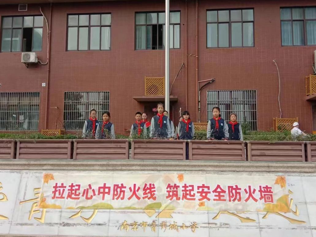 四2升旗仪式新闻(1)_html_mc0bc584.jpg
