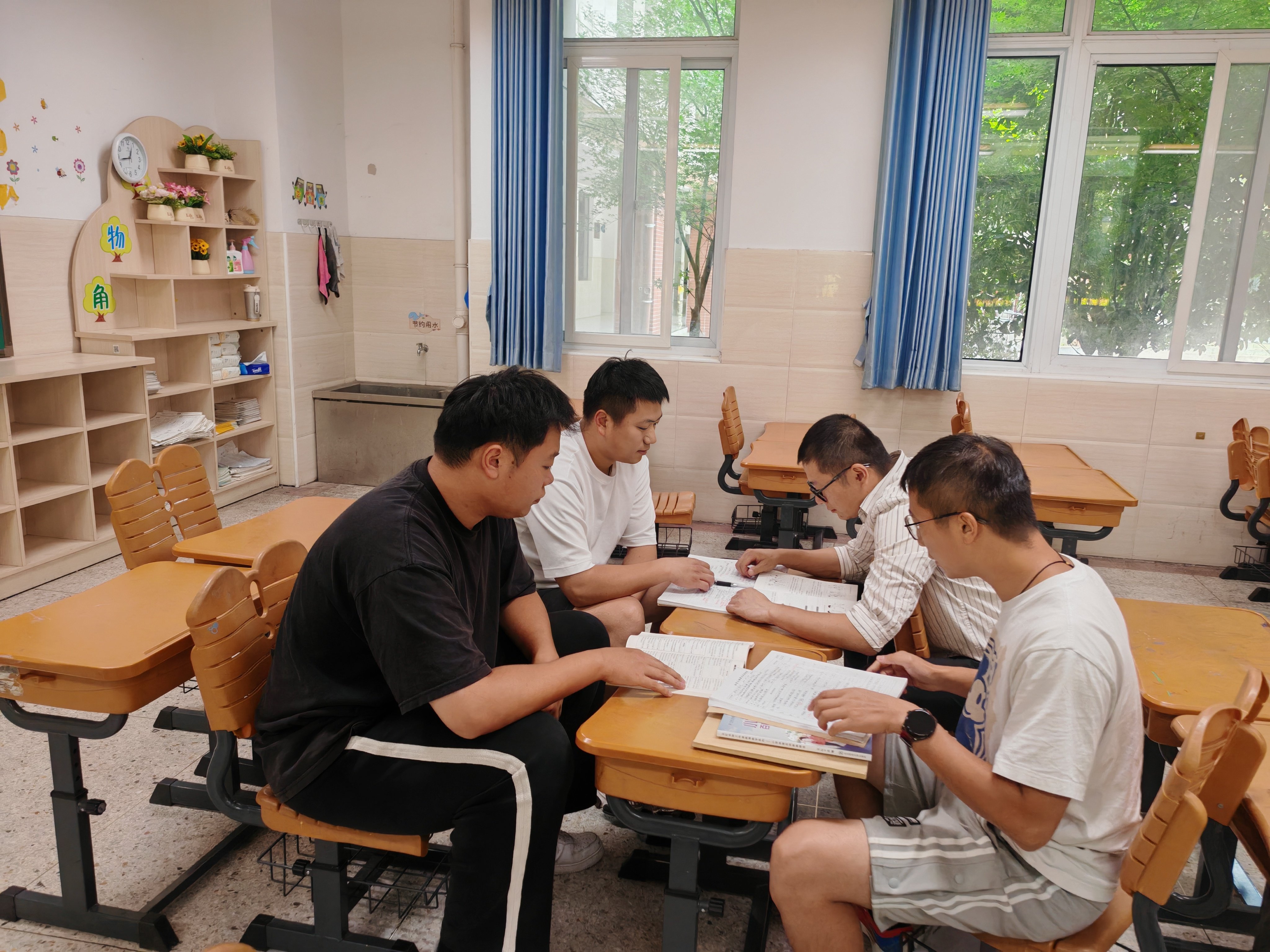 【大爱青秀】集思广益聚智慧 共研共学促成长——青秀城小学综合组集体备课活动（七）_html_m7cb37f9f.jpg
