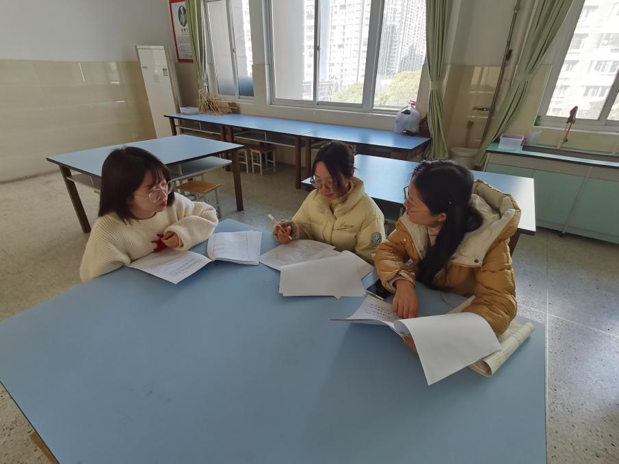 【大爱青秀】集体备课常态化，共同提高促成长——青秀城小学综合组集体备课活动