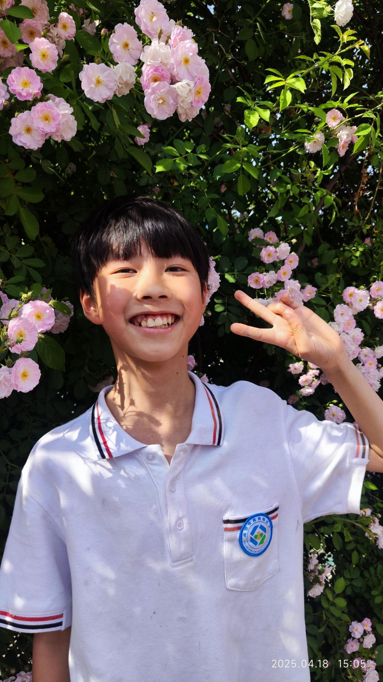 2025.6.23朱婕【大爱青秀&middot;记忆德育】六4比个耶 毕个业_html_4ff01854.jpg