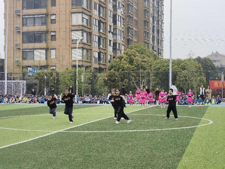 【大爱青秀】足球嘉年华 小小绿茵梦_html_1260cc33.jpg