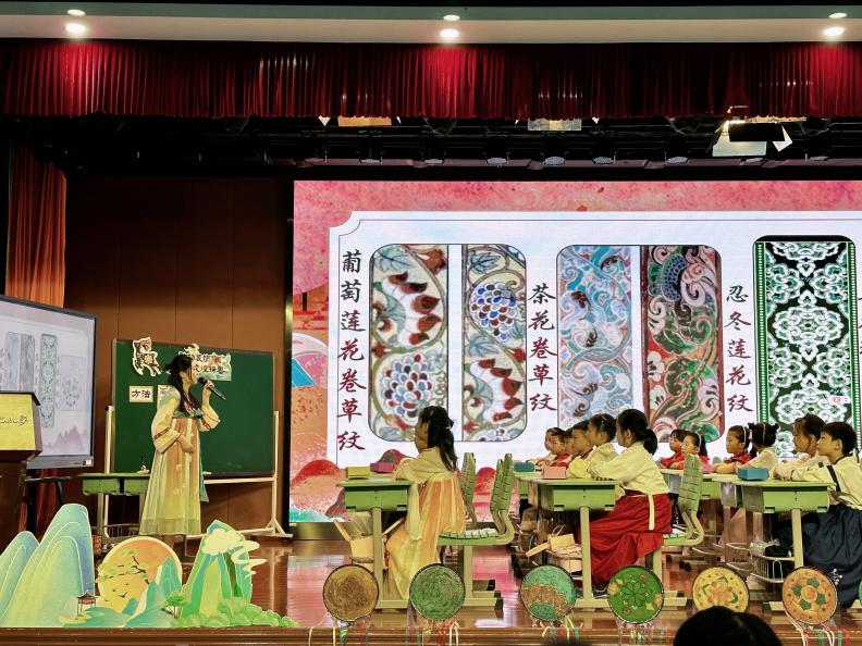 【大爱青秀】展课堂风采，促教研氛围