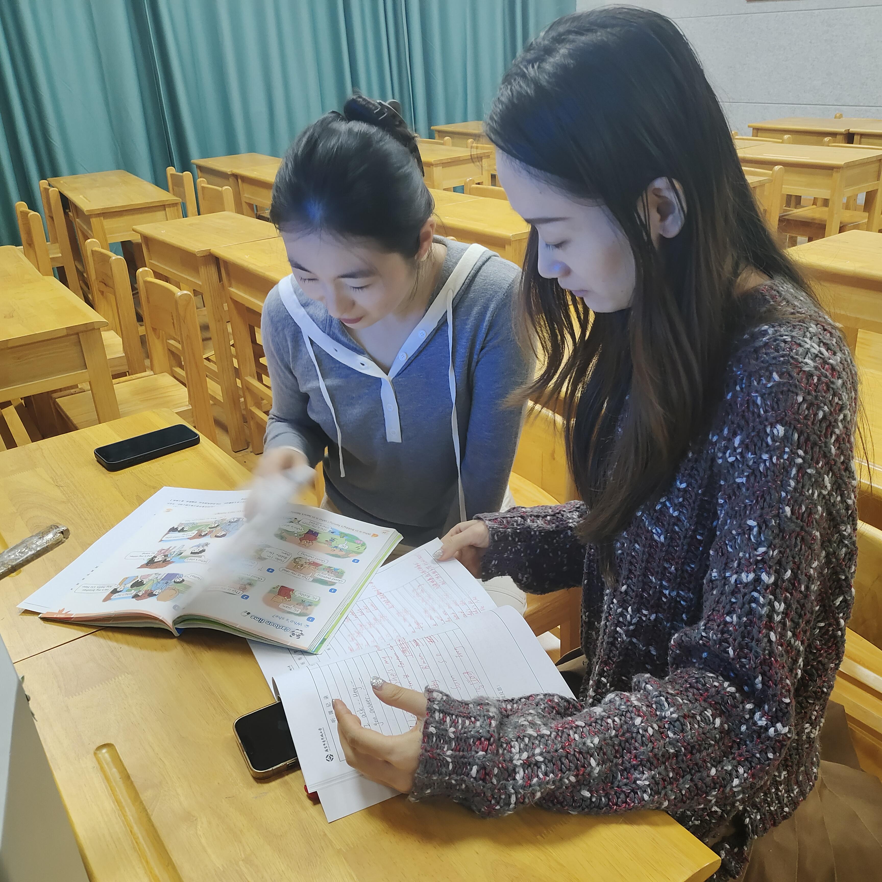 【大爱青秀·教学】集体备课齐发力，阶段复习促提升  ——记青秀城小学英语组集体备课（三）