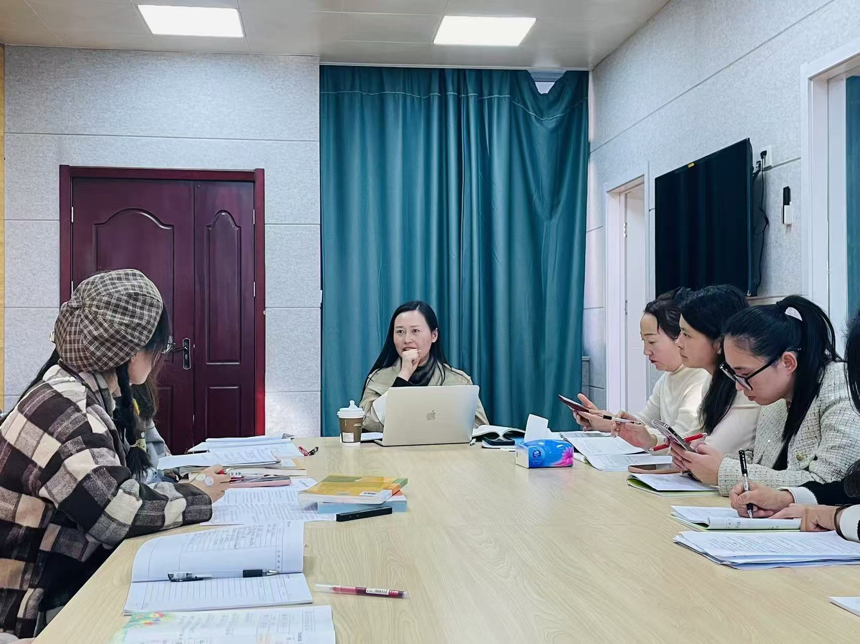 【大爱青秀·教学】“口语”妙趣生 “交际”乐表达  ——青秀城小学语文组校本研修活动（二）