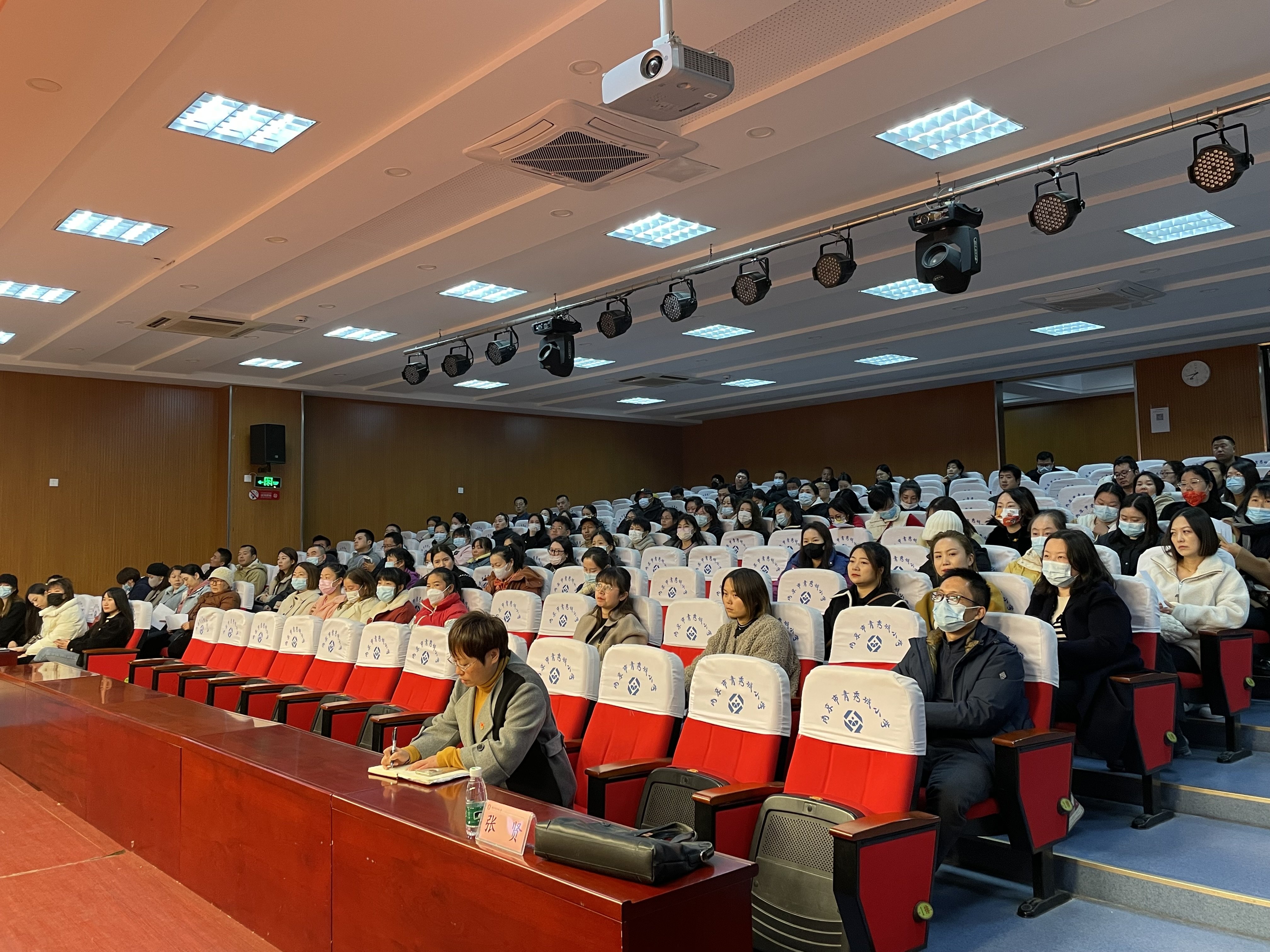 朱洋梦-2023.12.1-【大爱青秀·德育】家校聚力扬帆起 乘风破浪万里航——记南京市青秀城小学三年级“慧秀”家长学校_html_m204bba70.jpg