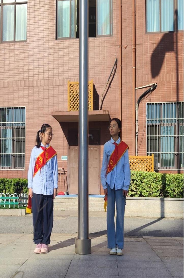2024.9.23-朱婕六4升旗仪式(1)_html_4349ee66.jpg