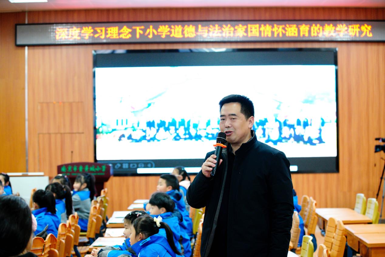 【大爱青秀·教学】深度学习理念下小学道德与法治家国情怀涵育的教学研究活动_html_m59e5a25b.jpg
