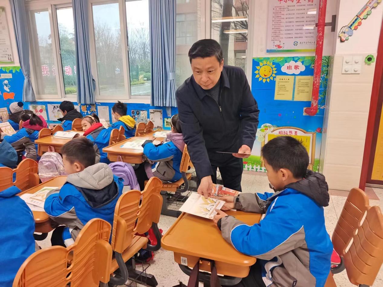 2024.2.21-王雅萱【大爱青秀·德育】星光闪耀新学期 龙行龘龘启新程——南京市青秀城小学2024春季开学掠影_html_m337140a0.jpg
