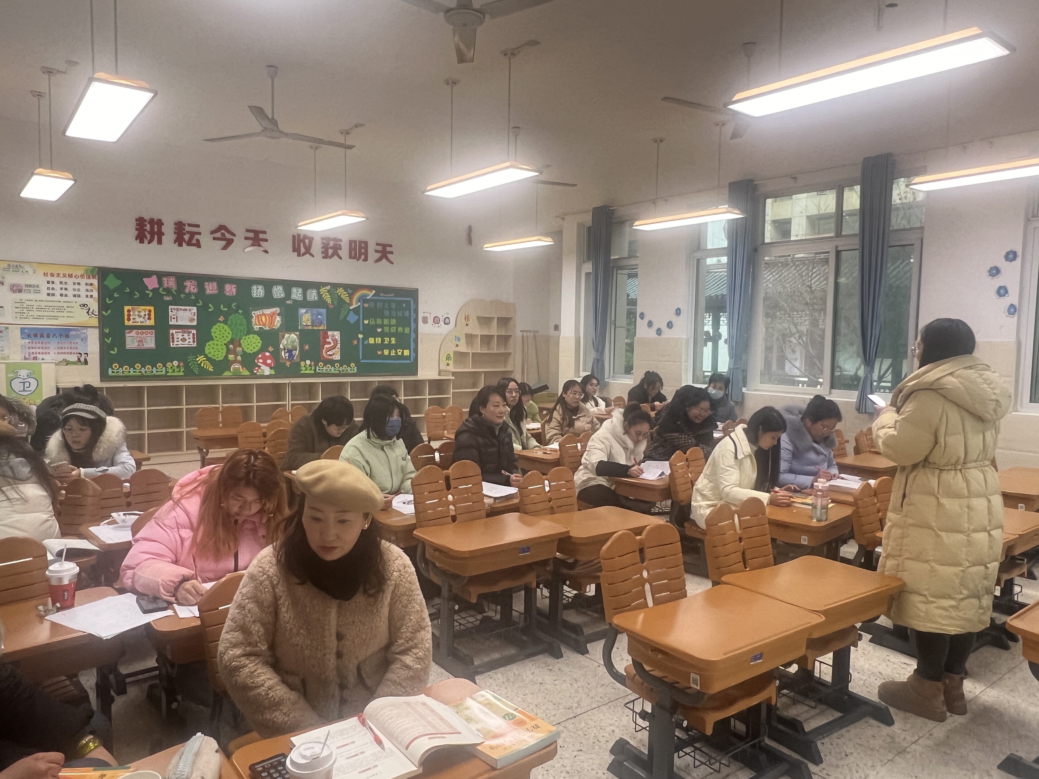 【大爱青秀】凝聚集体智慧 共备高效课堂  ——南京市青秀城小学德法组集体备课活动