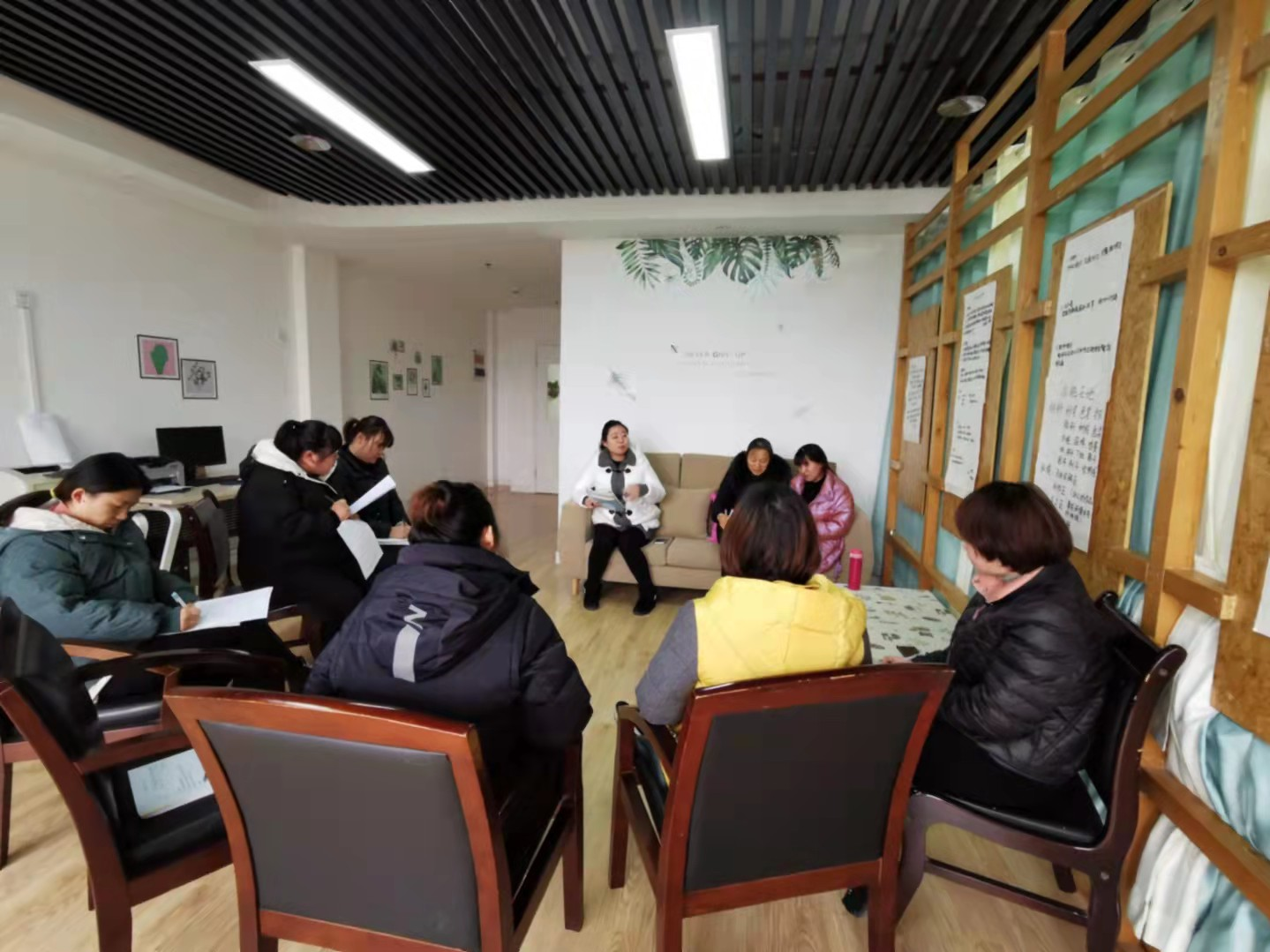 【乐活龙幼】童颜迎新年 -龙潭幼儿园靖安分园《红彤彤的年》课程审议报道