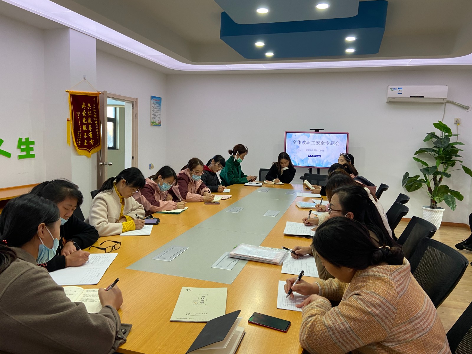 【乐活龙幼 安全第一】关注消防 生命至上——记龙潭幼儿园长江分园“119消防宣传日”系列活动
