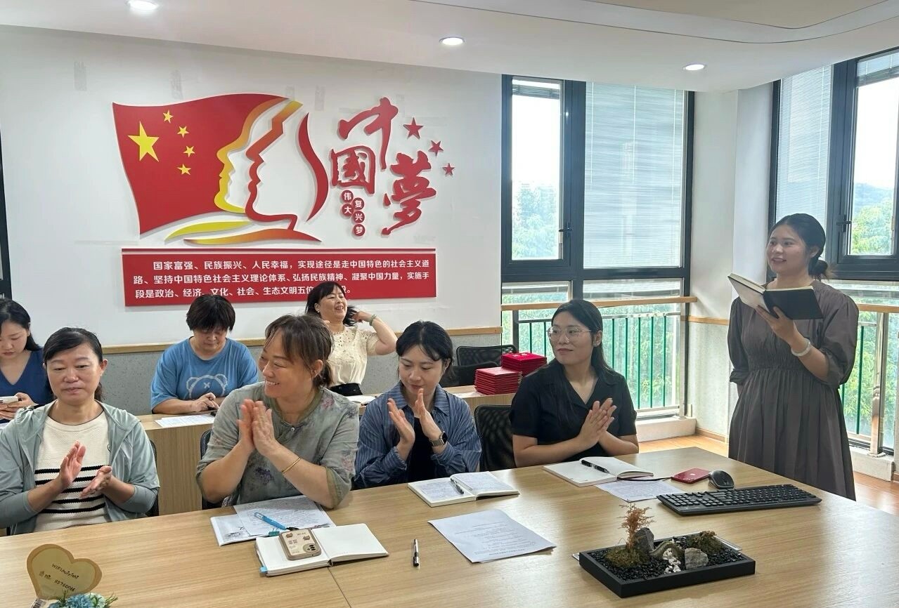 【乐活龙幼·家园共育】凝聚共识，共话成长 ——龙潭幼儿园龙岸分园家长委员、膳食委员会议