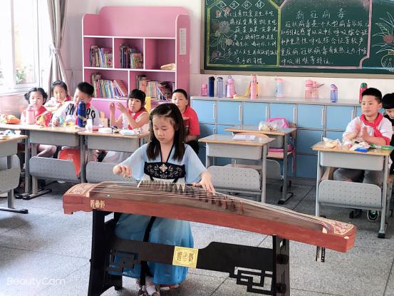 在六月的阳光下快乐起航——记南湾营小学庆六一活动_html_38b3a8fb.jpg